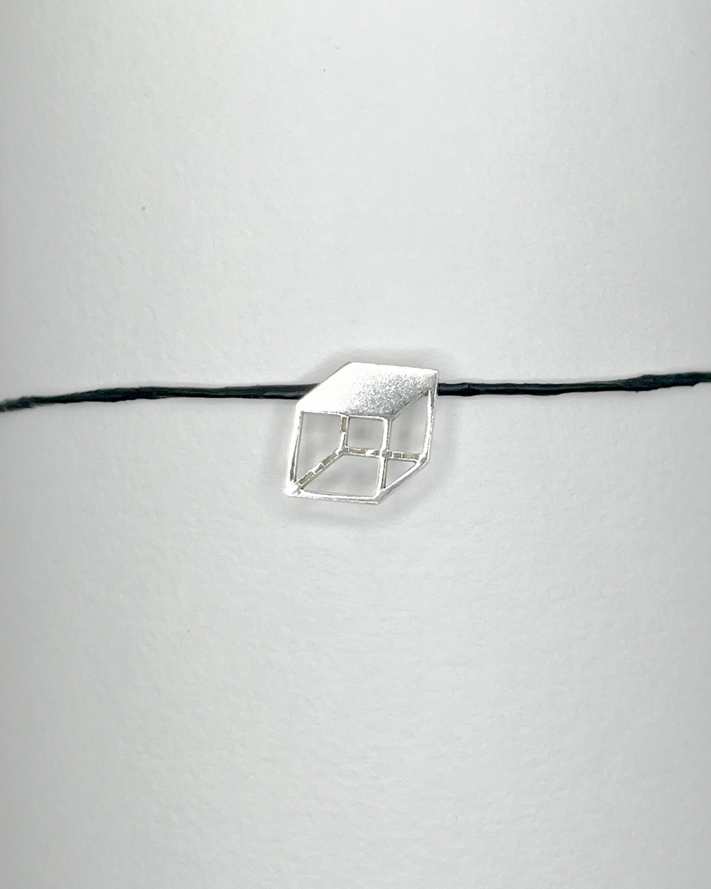 COLLAR MINI CUBO