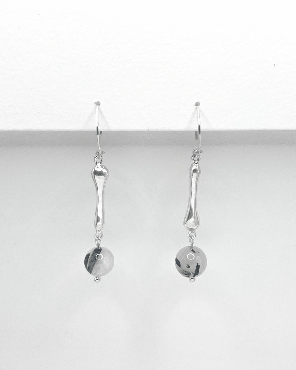 ARETES MAREA CUARZO TURMALINADO