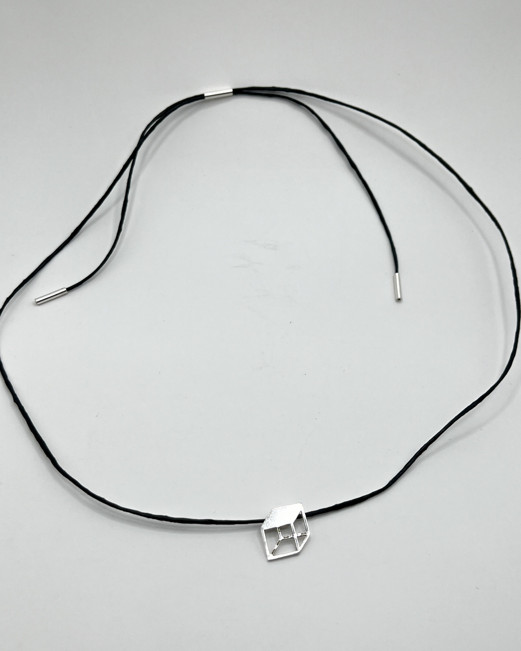 COLLAR MINI CUBO